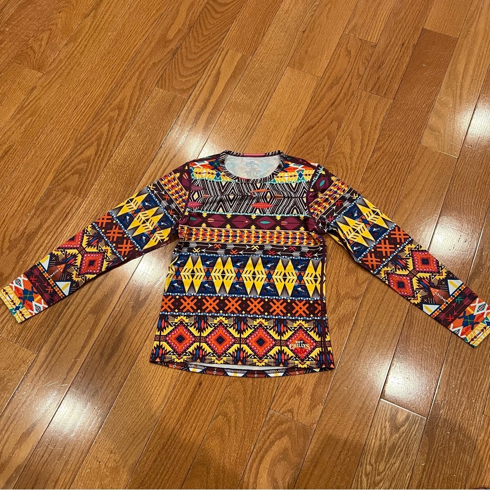 Hot Chillys Girls base layer crew long sleeve shirt native design size S Small